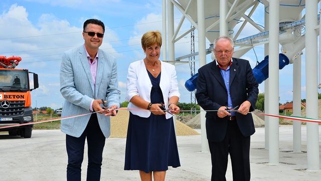 Betonkeverő üzemet adtak át a kisteleki ipari parkban