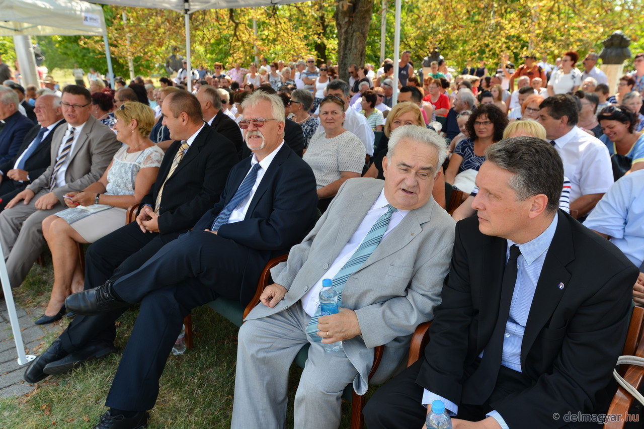 Ünnepség a magyar állam bölcsőjében: Szent István-nap Ópusztaszeren, Csongrád megyei elismerésekkel