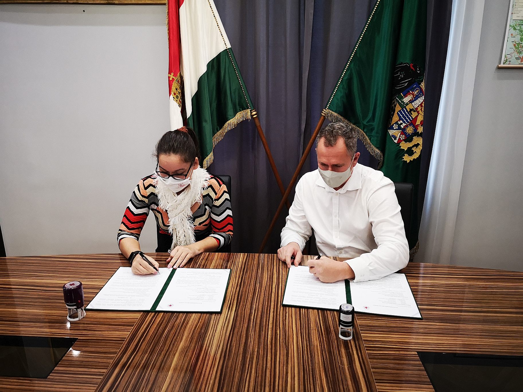 Együtt a sikerért! - Együttműködési megállapodást kötött a Csongrád-Csanád Megyei Önkormányzat és a Magyar Vöröskereszt megyei szervezete